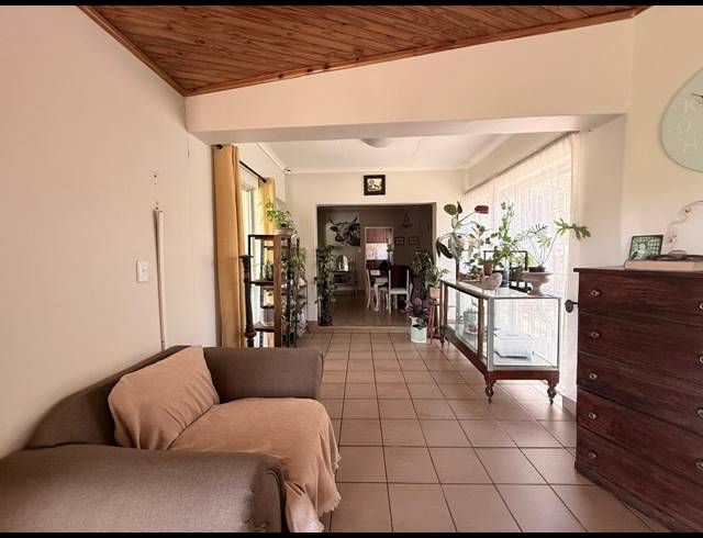 4 BEDROOM HOUSE FOR SALE IN SCHUINSHOOGTE